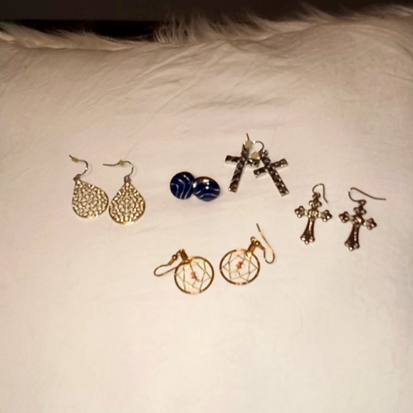 Earring bundle - Picture 1 of 1